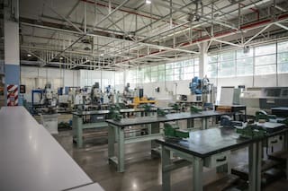 La escuela técnica de una automotriz que enseña con 10 impresoras 3D y tres robots industriales