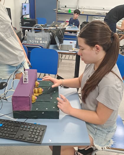 La escuela ORT profundiza restricciones tecnológicas y apuesta a espacios de aprendizaje “sin distracciones”