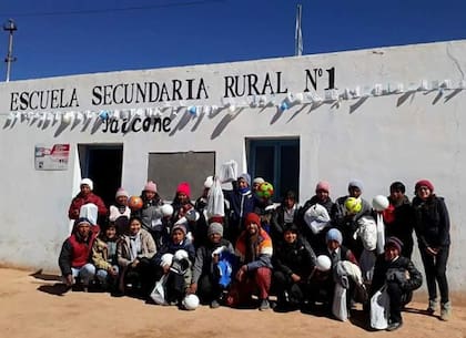 La Escuela Secundaria Rural Nº1 de Paicone también es puesto de sellado por iniciativa de su maestra Norma Liliana López.