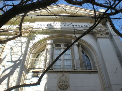 La escuela Tomás M. de Anchorena, en Anchorena 855, una de las 15 "escuelas-palacios" inauguradas por el presidente Roca el 25 de mayo de 1902.