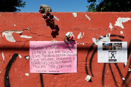 La escuela volvió a abrir hoy sus puertas para recibir a los padres y docentes de la comunidad.