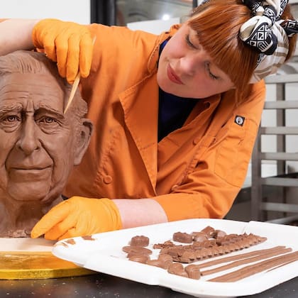 La escultura de Carlos III tiene un peso de 23 kilos