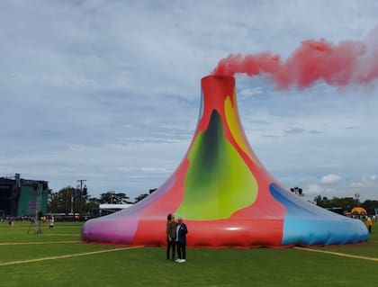 La escultura de Edgardo Giménez instalada el año pasado en Lollapalooza
