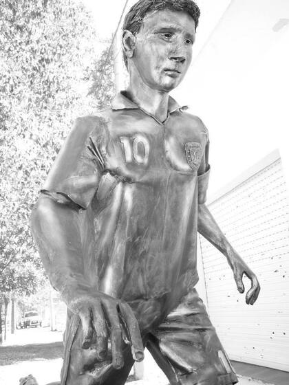 La escultura de Messi que realizó Melero (Foto: Facebook)