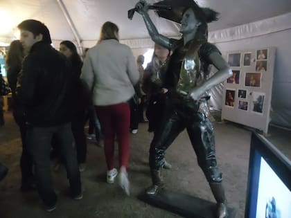 La escultura de Soledad Pastorutti (Foto: Facebook)