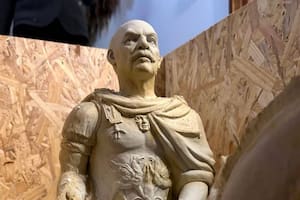 La escultura ecuestre de Martín Caparrós fue hecha por el productor periodístico Manuel Amor