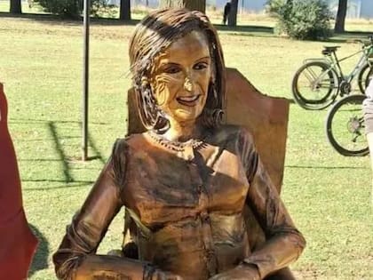 La escultura retocada por el artista original