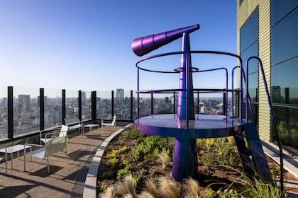 La escultura ubicada en la terraza desde la cual se puede "escuchar, mirar y gritarle a Buenos Aires"