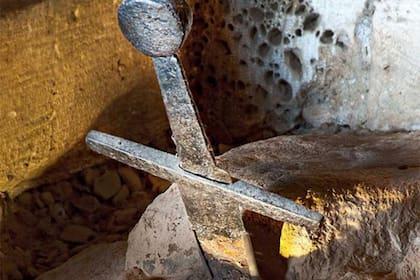 La espada de San Galgano le da pie para fantasear a los amantes de la historia, ya que hay quienes se han atrevido a afirmar que se trata de la original Excalibur