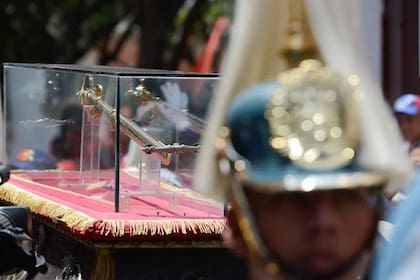La espada que la municipalidad de Lima le regaló a Bolívar en 1825 y que está hecha en oro y cubierta de joyas, fue uno de los objetos que dejó el prócer a su muerte