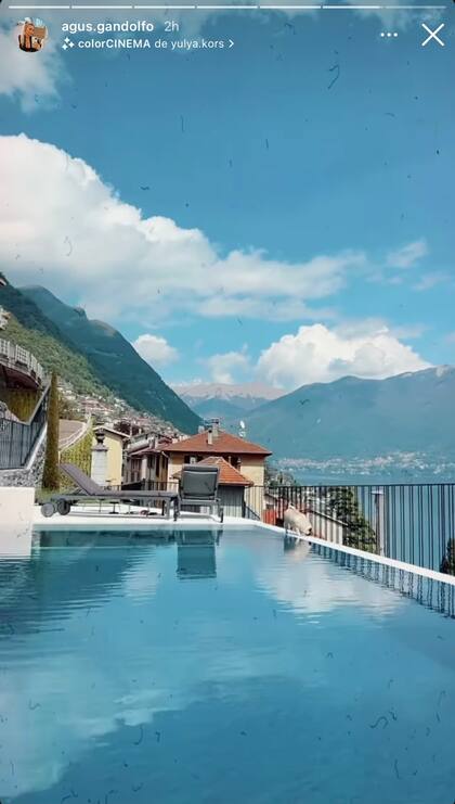 La espectacular pileta con la vista del paisaje milanés de Lautaro y Agustina