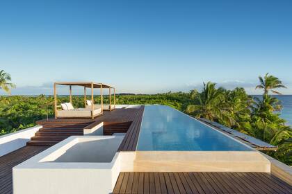 La infinity pool de Naiik, una villa en la Riviera Maya de cuatro habitaciones y playa privada.