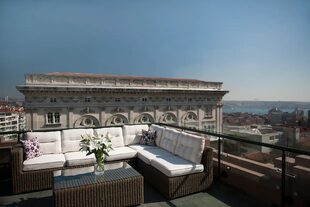 La espectacular terraza con vistas de la ciudad de Estambul