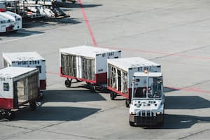 Las llamativas razones por las que se pueden demorar las valijas en la cinta tras el aterrizaje