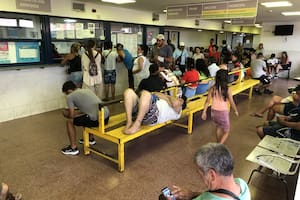 Burocracia y falta de médicos en el conurbano: el lado B del colapso de los hospitales porteños