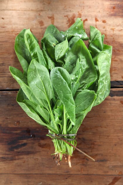 La espinaca es un “combo” que resuelve la dupla vitamina C y hierro.