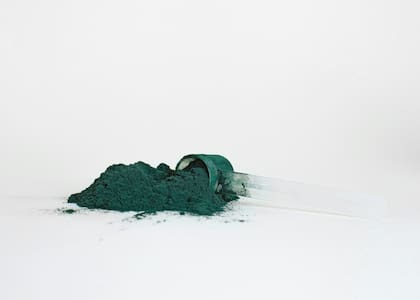 La espirulina es de tono azul verdoso