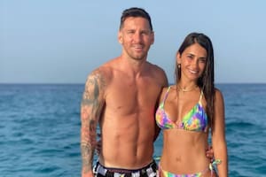 Antonela Roccuzzo sorprendió con un look de transparencias desde una isla con “poderes magnéticos”