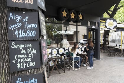 La Esquina Antigourmet está en Soler y Ravignani