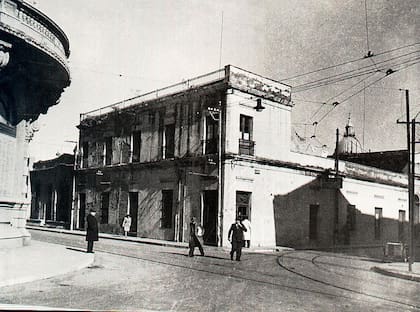 La esquina de Hermenegildo, donde fundó Don Merengo. En la planta alta se alojaron los constituyentes