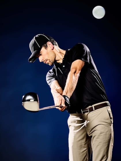 “La estabilidad pélvica es necesaria a medida que el golfista gira hacía atrás”, Cory Gregory, entrenador de fuerza