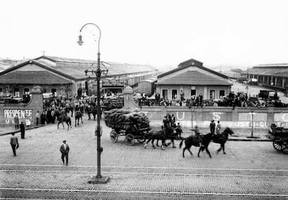 La estación de cargas Casa Amarilla, punto de partida de los trenes hacia General Brown, el paraje más próximo a la actual cancha de Boca