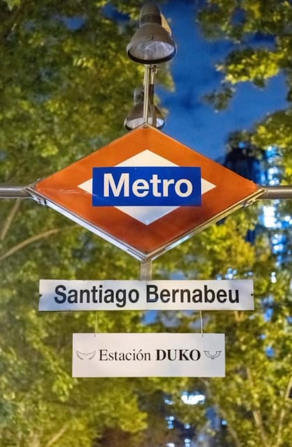 La estación de Metro de Madrid, "Santiago Bernabéu" ahora también se llama "Estación Duko" (Foto: X)