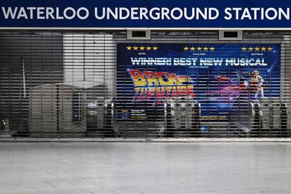 La estación de metro de Waterloo permanece cerrada en Londres el 21 de junio de 2022 mientras la mayor huelga ferroviaria en más de 30 años golpea al Reino Unido. 