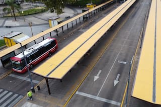 El paro tuvo un fuerte impacto por la adhesión del transporte y hubo cruces con el Gobierno