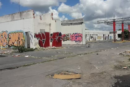 La estación de servicio de PDV Sur de San Francisco Solano (av. Monteverde y Calle 898) fue vandalizada y saqueada tras el abandono del predio