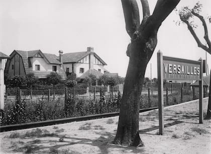 La estación de tren de Versalles, aún conservaba la “i” en 1930.