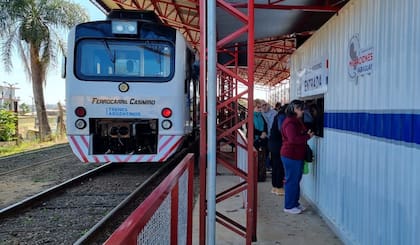 La estación del lado paraguayo, es un apeadero con un tinglado y unas pocas instalaciones