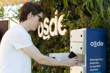 La estación para recargar la batería del celular fue la favorita de muchos.