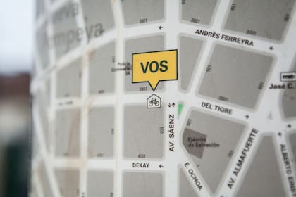 La estación que fue removida de la calle Del Tigre 3935, se encuentra a la vuelta de la comisaría 4B; los comisarios aseguran que la zona es problemática porque se encuentra cerca de la villa 1-11-14 y la villa 21-24