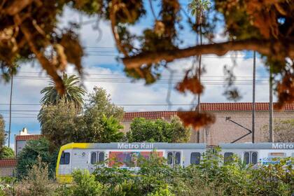 La estación Van Nuys de Metro G Line cerrará en enero de 2025 por obras, lo que afectará a miles de pasajeros durante 18 meses