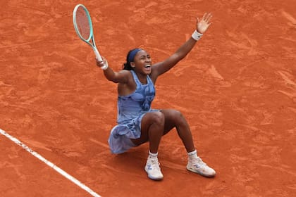 La estadounidense Coco Gauff celebra tras ganar la final