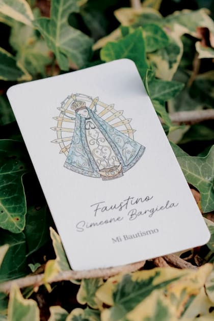 La estampita con la Virgen de Luján