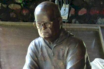 La estatua de Bielsa que un hincha de Leeds encargó para ser sorteada en beneficio de un centro de salud mental.