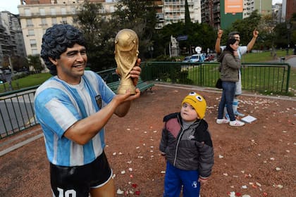 La estatua de Diego Maradona