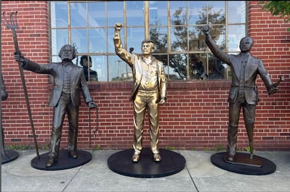 La estatua de Donald Trump se pondrá en un campo de golf del presidente en Doral, Florida (Instagram/@alanbcottrill)