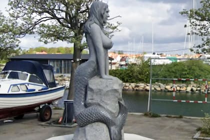 La estatua de la Gran Sirena (Den Store Havfrue) en Copenhague