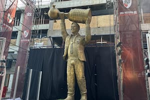 La fuerte reacción de Rodolfo D’Onofrio por el detalle de la estatua de Gallardo