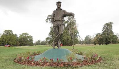 La estatua de Roberto De Vicenzo en Ranelagh Golf Club, de 2,16 metros de altura
