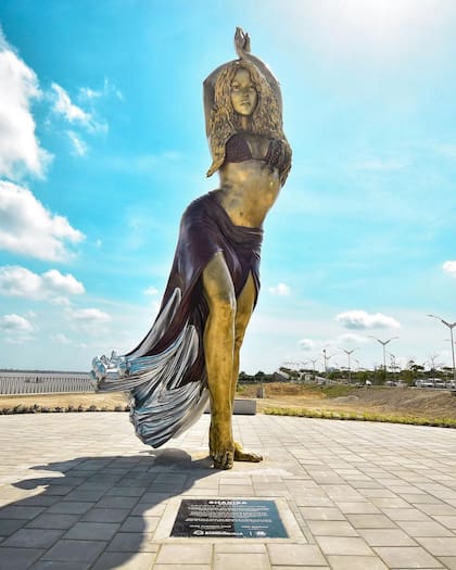 La estatua es de bronce fundido y mide 6.50 metros (Foto: Instagram @shakira)