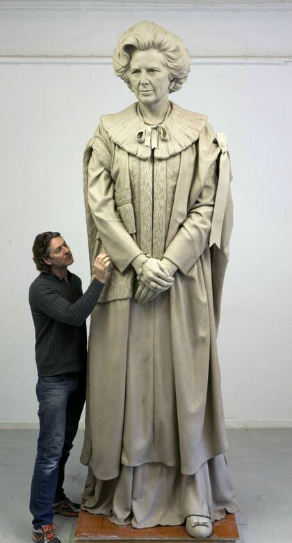 La estatua mide 3,2 metros de alto