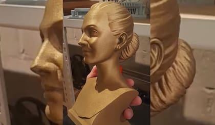 La estatuilla de Eva Perón que recibió Evo Morales tras su encuentro con referentes del PJ