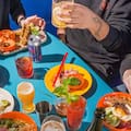 La cantina asiática que despacha delicias thai y vietnamitas junto a las vías del tren
