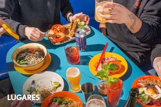 La cantina asiática que despacha delicias thai y vietnamitas junto a las vías del tren