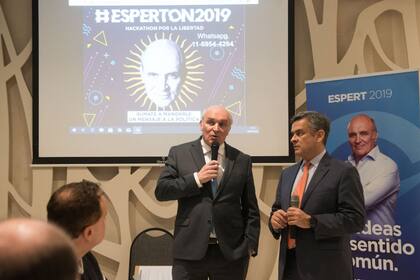 La estrategia de Espert para fiscalizar se basa en las redes sociales; la semana pasada impulsó un Espertón, evento para reclutar voluntarios que defiendan sus boletas