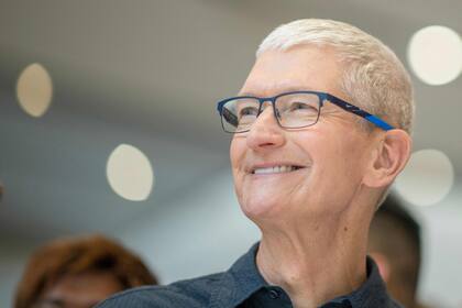 La estrategia llevada a cabo por la compañía dirigida por Tim Cook podría atraer a nuevos clientes (Archivo)